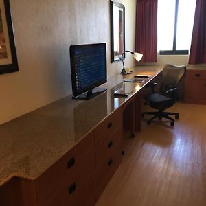 1 EXECUTIVE KING BED